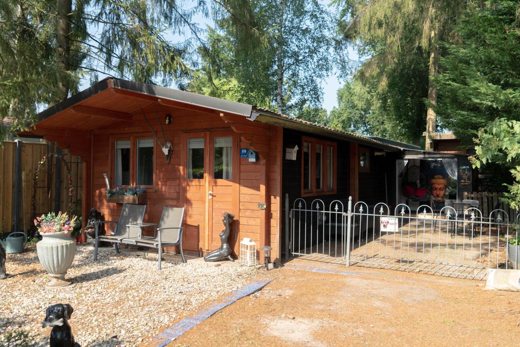 Chalet Op Een Rustig Park In De Natuur Putten Exterior foto